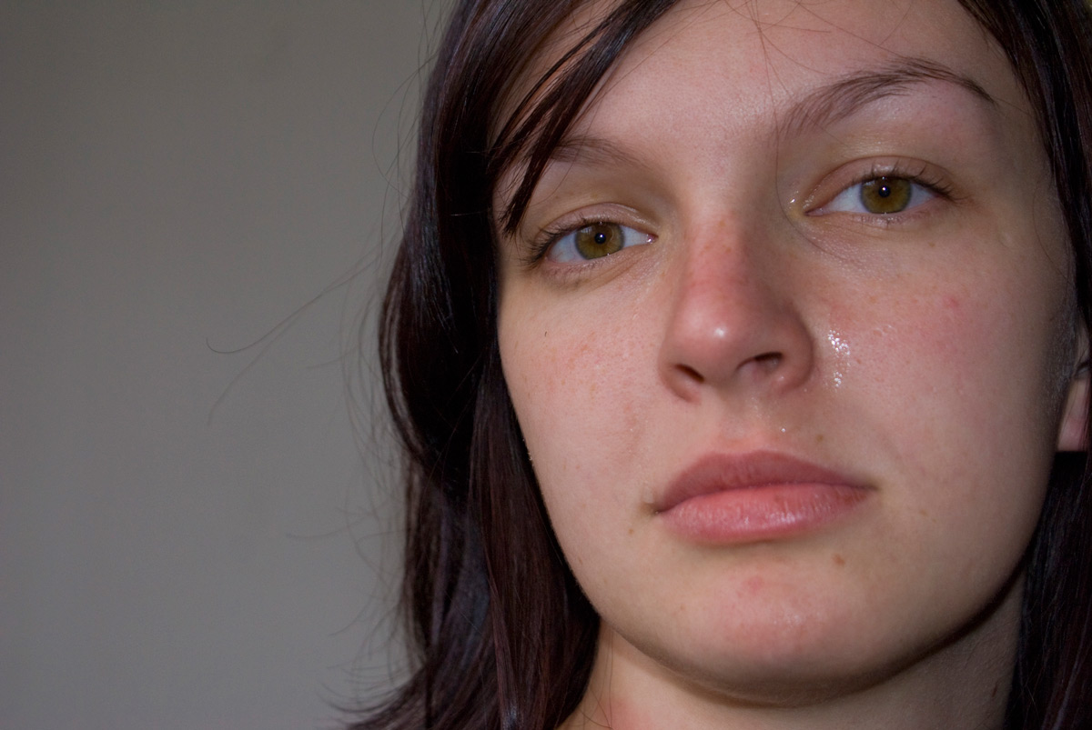 слезится глаз